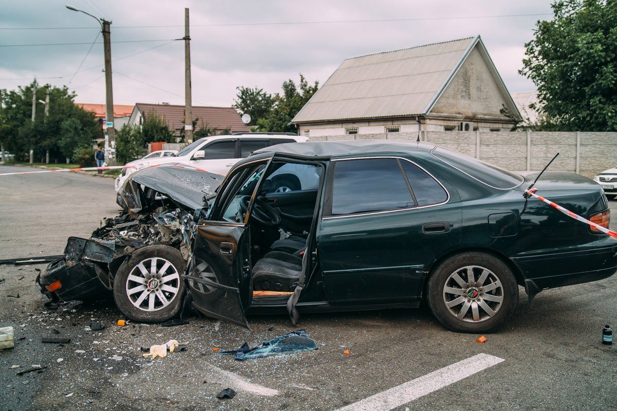 ДТП на Криворожской: столкнулись грузовик и Toyota 1
