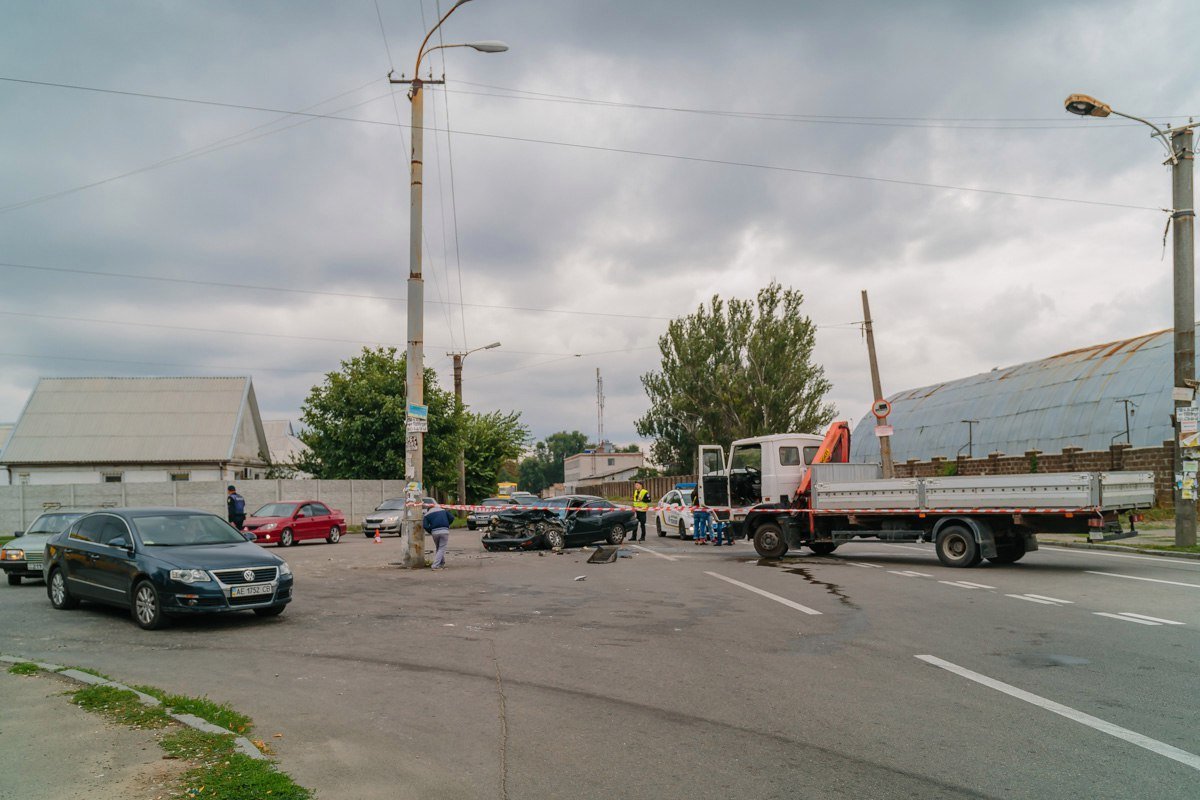 ДТП на Криворожской: столкнулись грузовик и Toyota 2