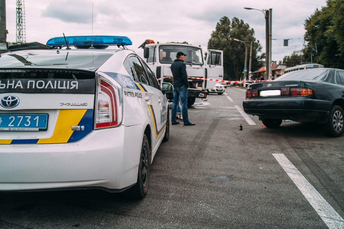 ДТП на Криворожской: столкнулись грузовик и Toyota 3