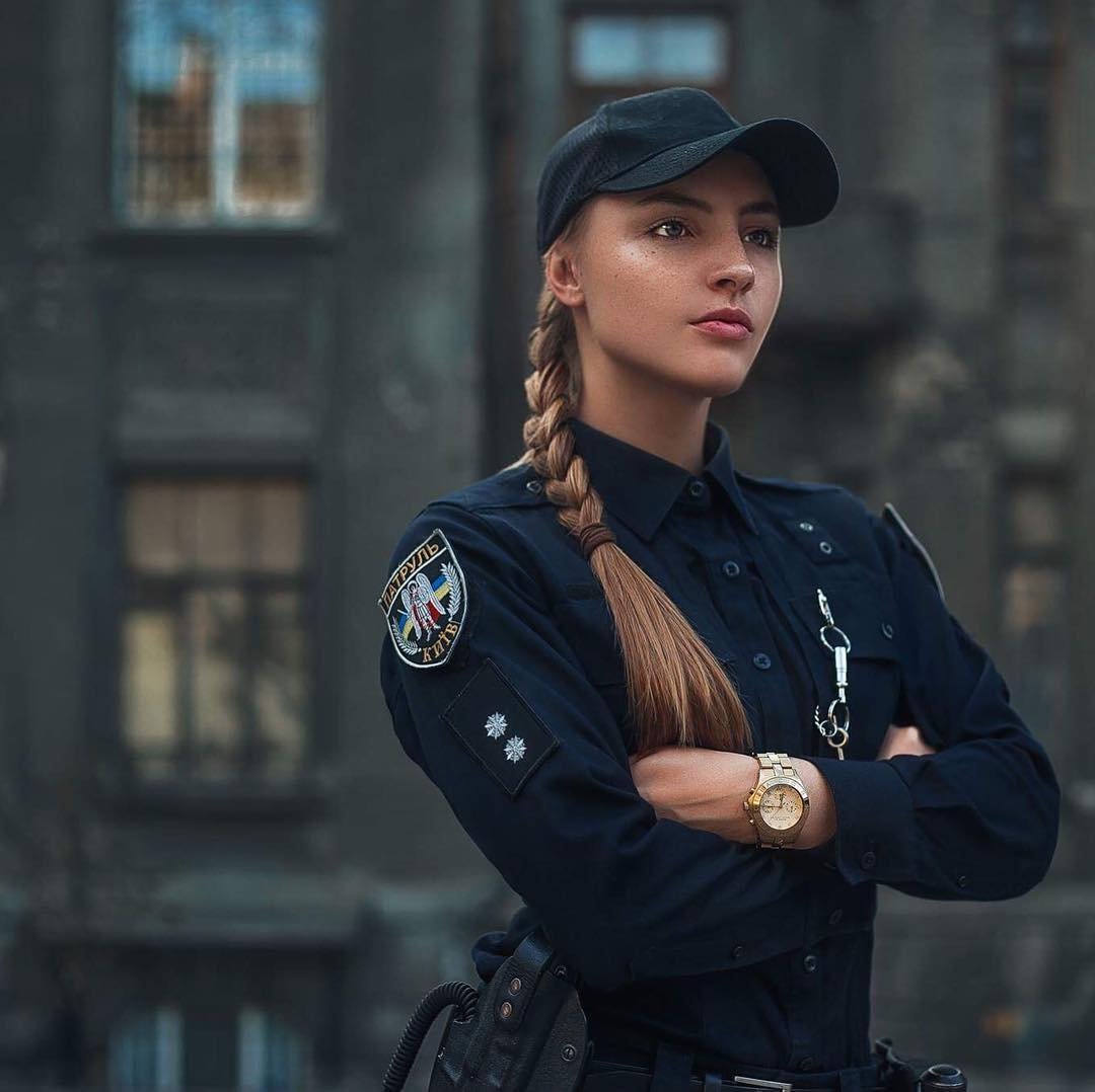 ТОП-10 самых красивых девушек-полицейских Днепра 9