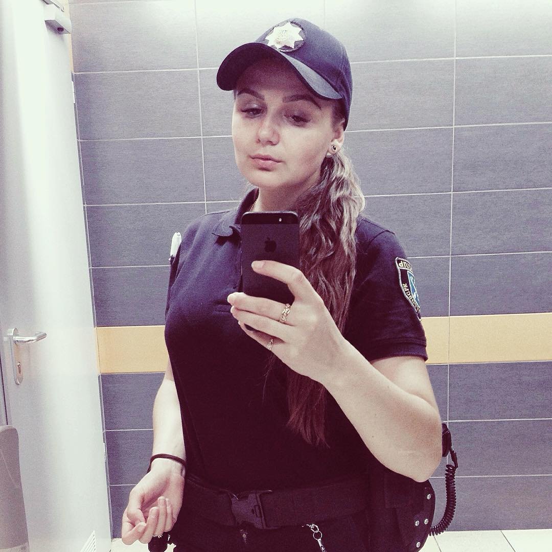 ТОП-10 самых красивых девушек-полицейских Днепра 17