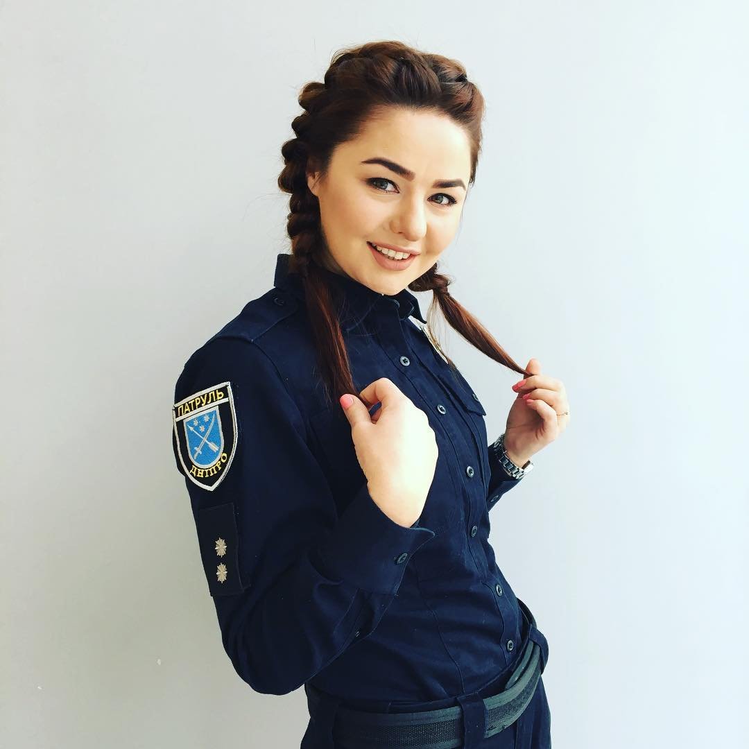 ТОП-10 самых красивых девушек-полицейских Днепра 21