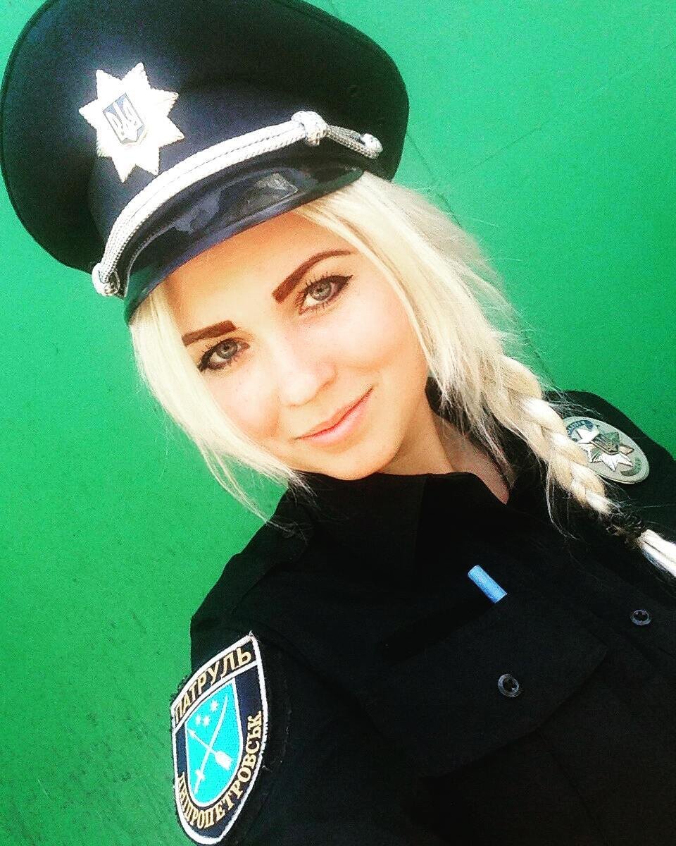 ТОП-10 самых красивых девушек-полицейских Днепра 28