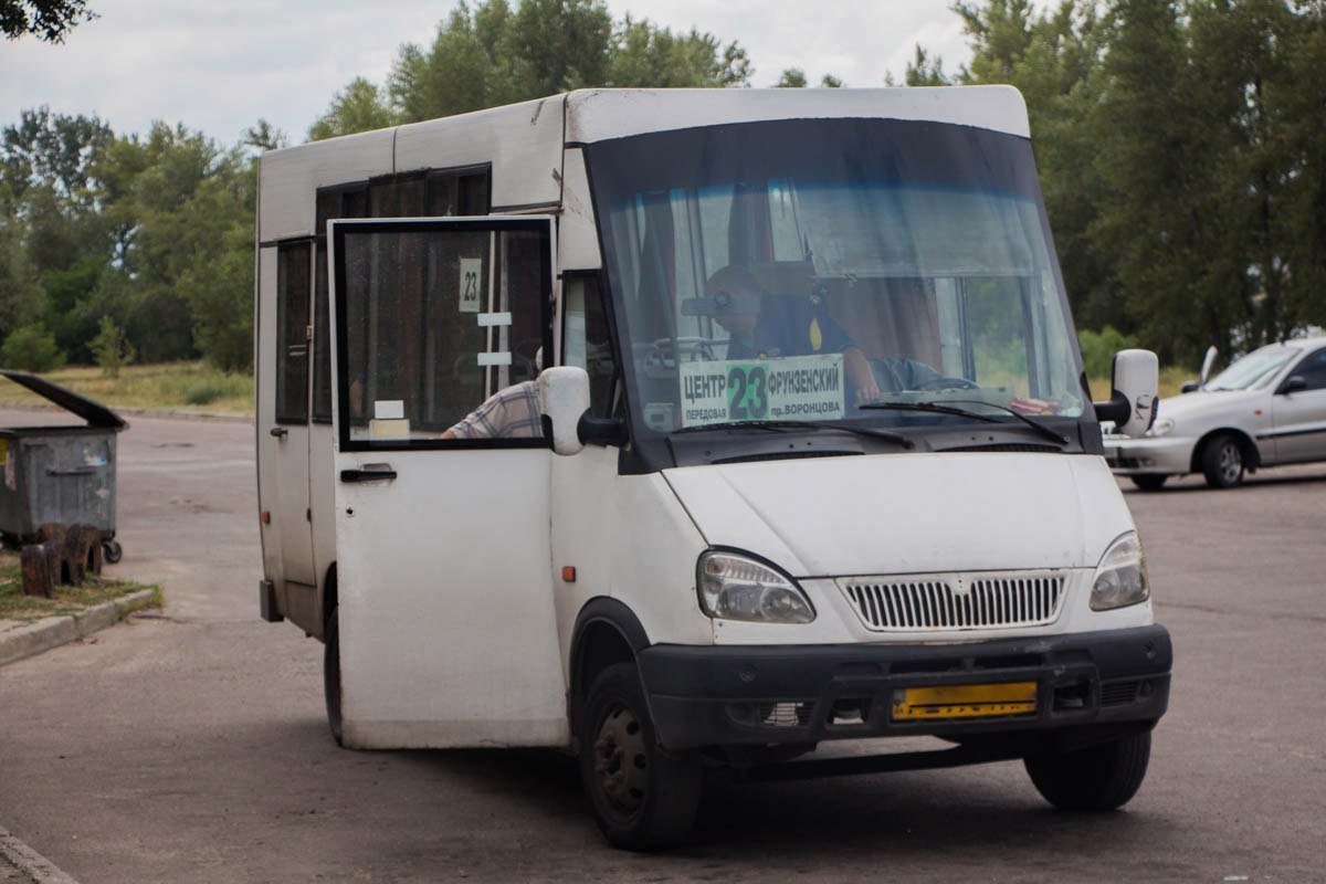 Грязь, изорванные сиденья и заклеенный потолок: ревизия маршрутки №23 в Днепре 6