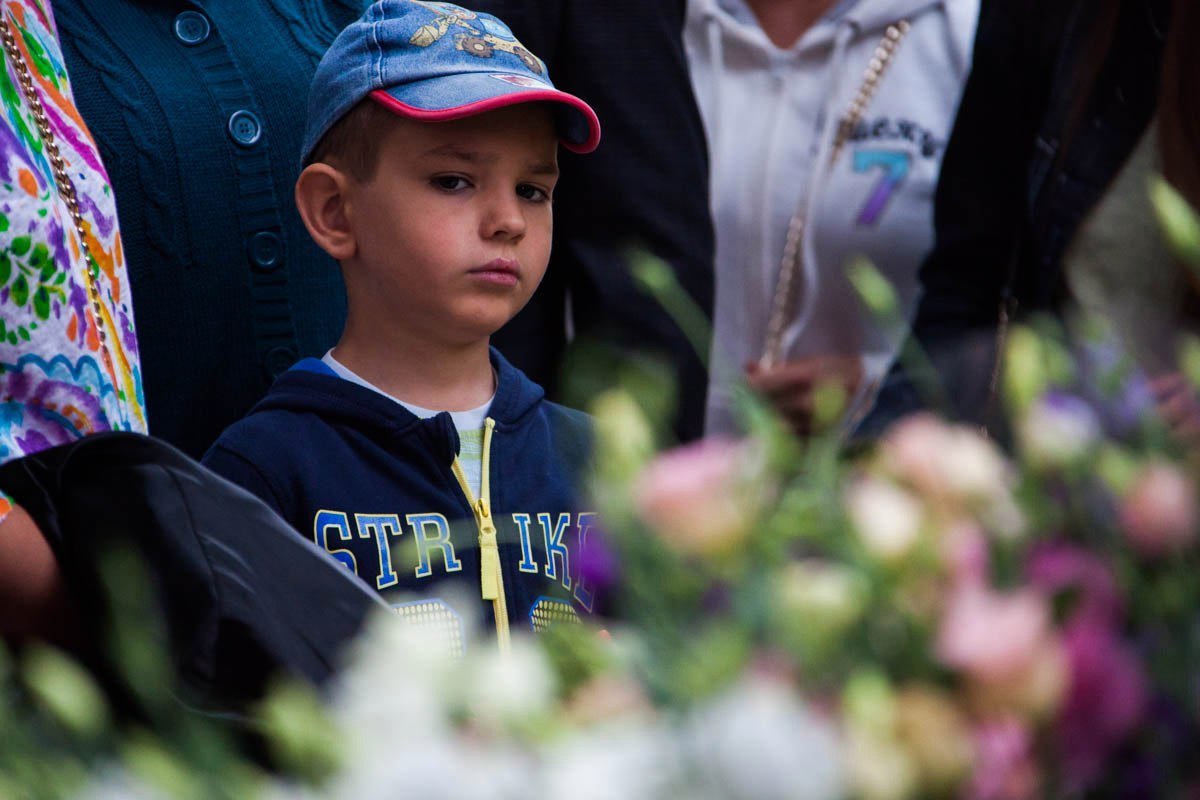 Цветочная лихорадка: жители Днепра массово покупают цветы к 1 сентября 11