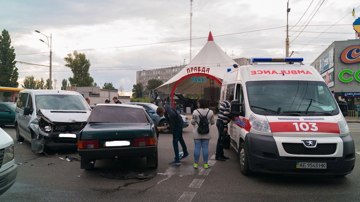 Из-за ДТП с потерпевшим на Слобожанском проспекте большая пробка 3