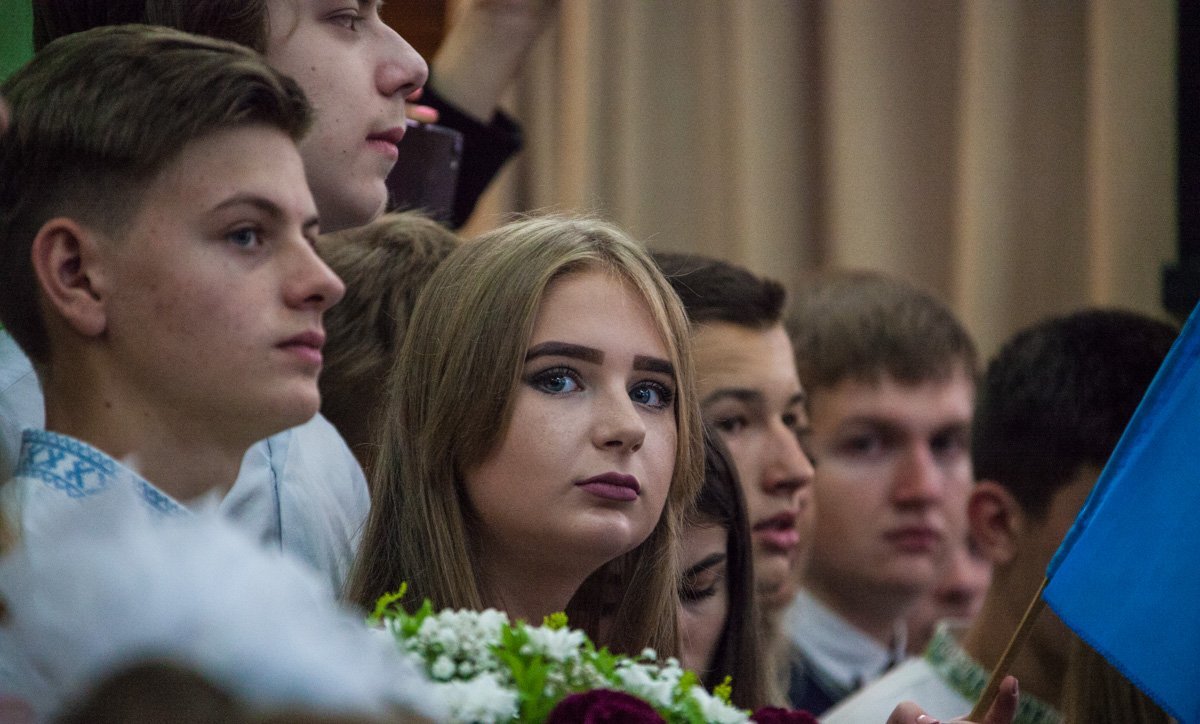 Песни, танцы и зевающие первоклашки: как отметили 1 сентября в школе №23 3