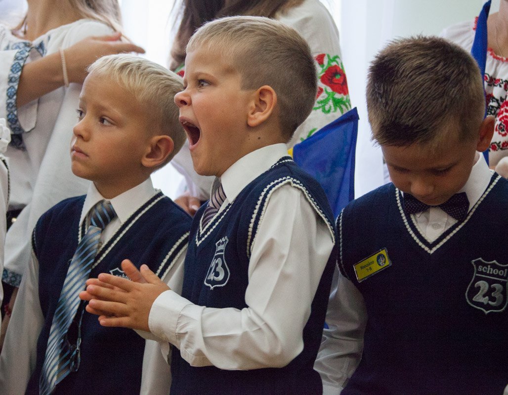 Песни, танцы и зевающие первоклашки: как отметили 1 сентября в школе №23 13