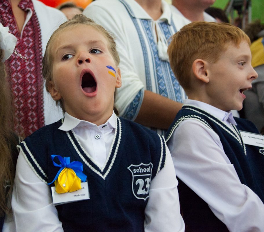 Песни, танцы и зевающие первоклашки: как отметили 1 сентября в школе №23 14