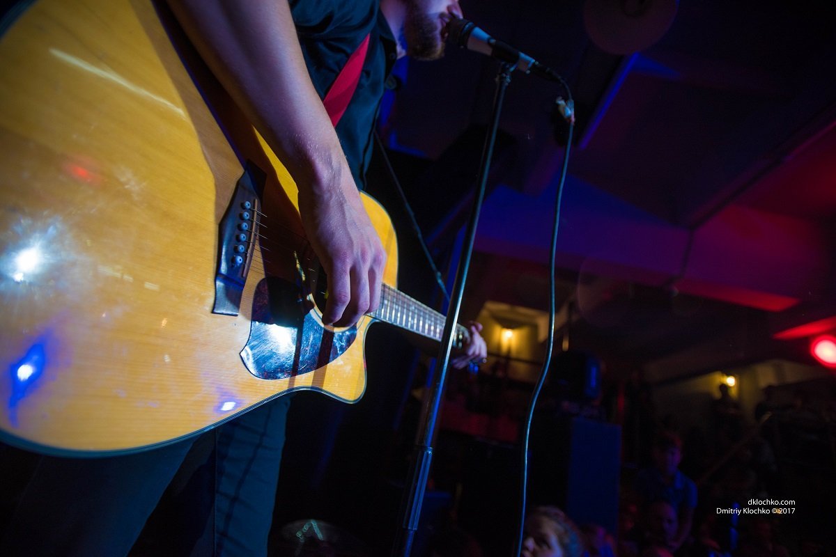 Лирика и драйв: в Днепре состоялся концерт группы Натолич 13