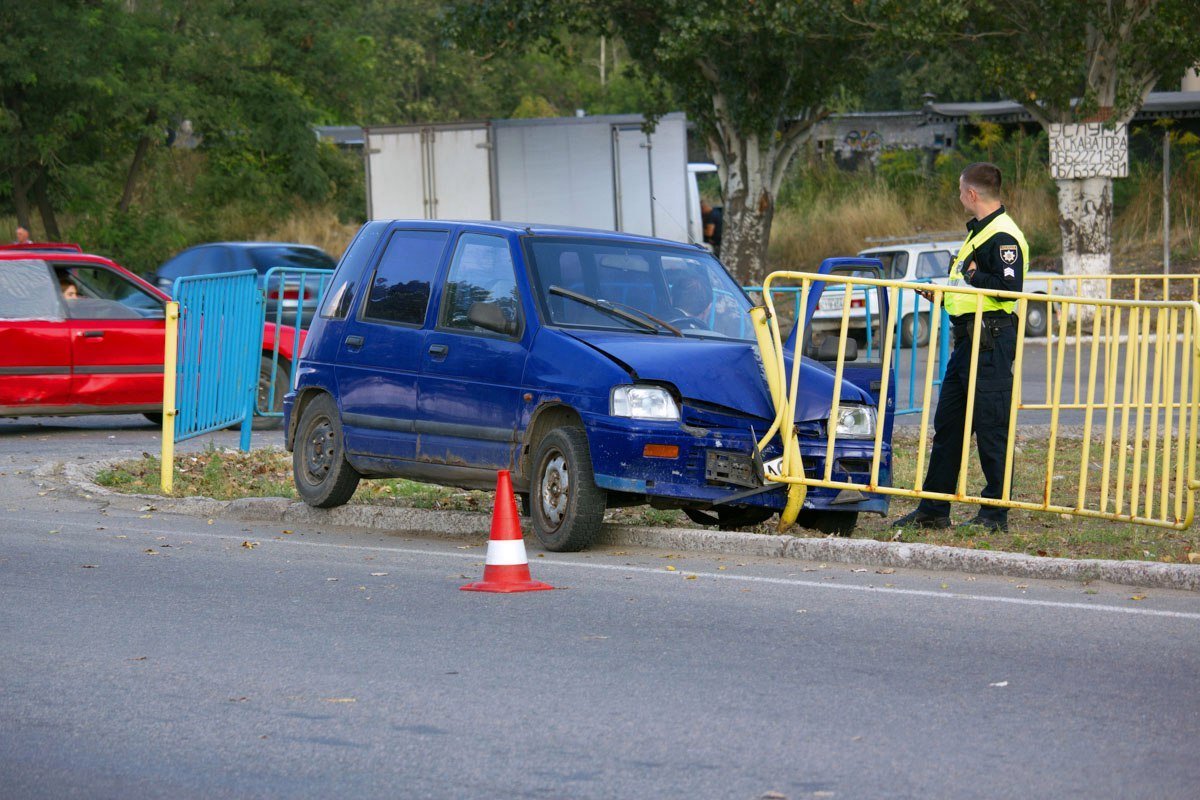 Возле Каравана автомобиль Daewoo Tico сбил мужчину 2