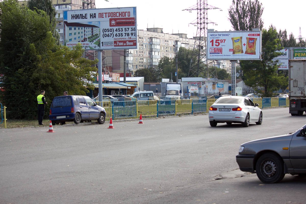 Возле Каравана автомобиль Daewoo Tico сбил мужчину 3