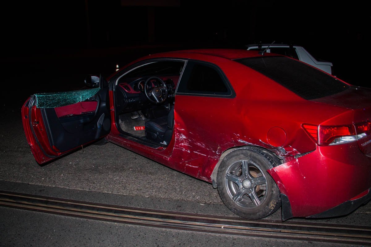 На Богдана Хмельницкого Таврия врезалась в Kia: есть пострадавший 3