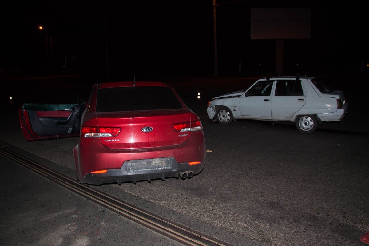 На Богдана Хмельницкого Таврия врезалась в Kia: есть пострадавший 6