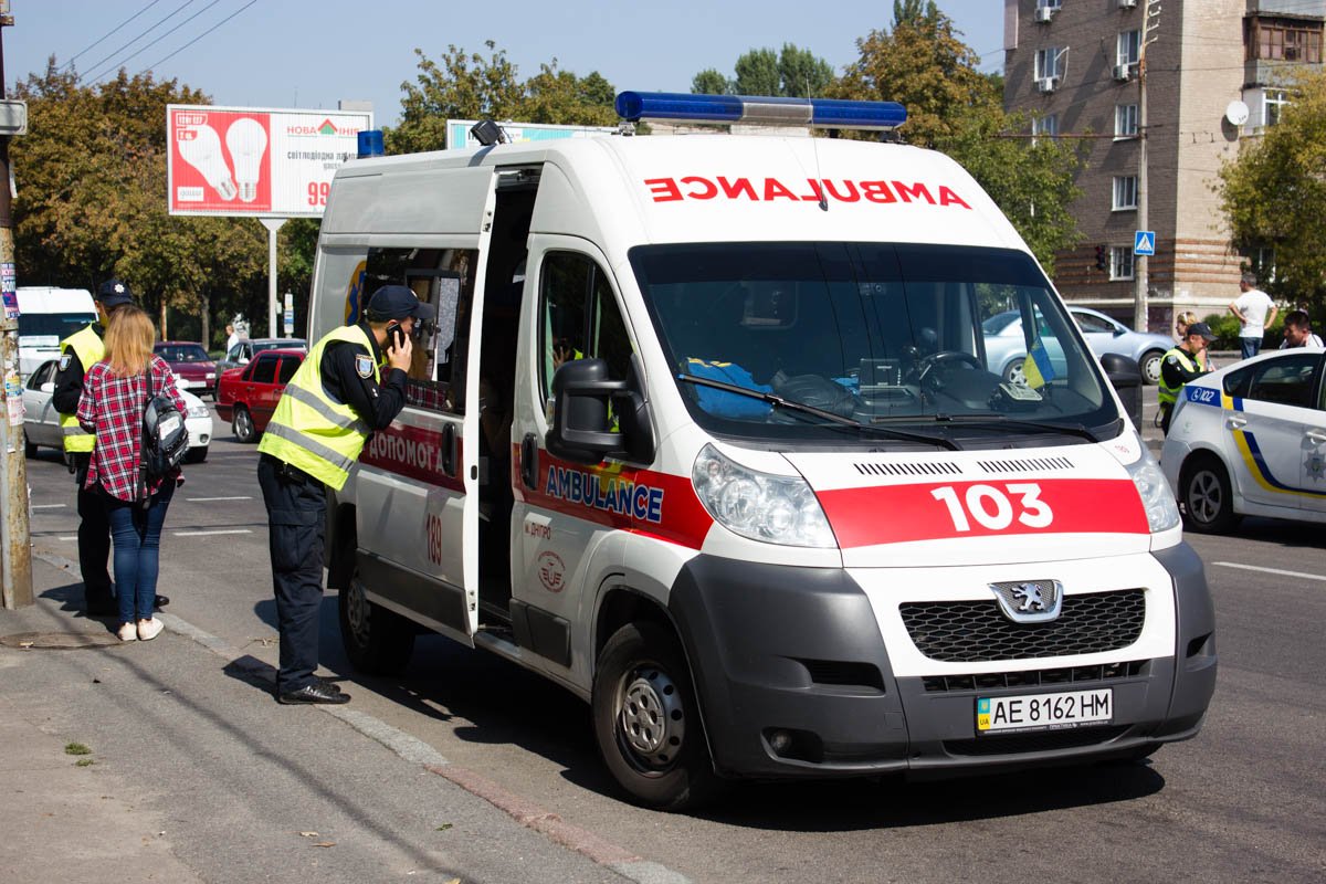 На проспекте Поля столкнулись Hyundai и Volvo: есть пострадавший 5