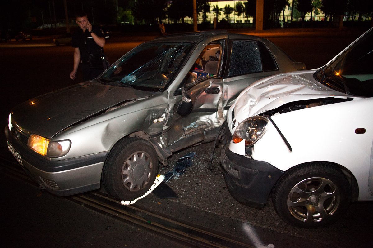 На Богдана Хмельницкого столкнулись Nissan и Renault: пострадали два человека 4