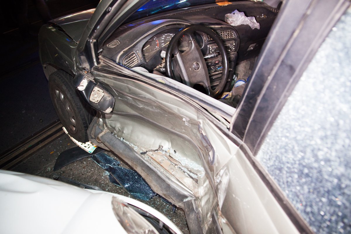 На Богдана Хмельницкого столкнулись Nissan и Renault: пострадали два человека 6