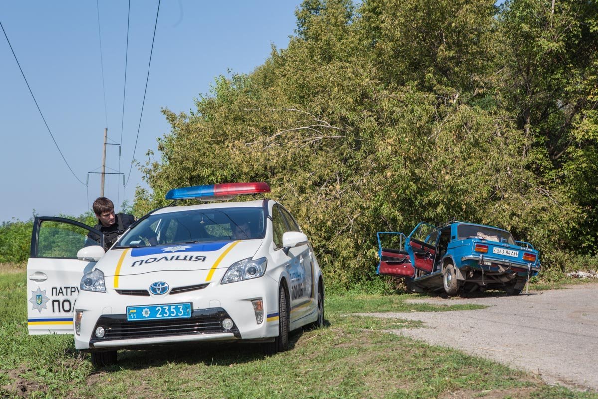 ДТП на Криворожском шоссе: пострадавших вырезали из автомобиля 6