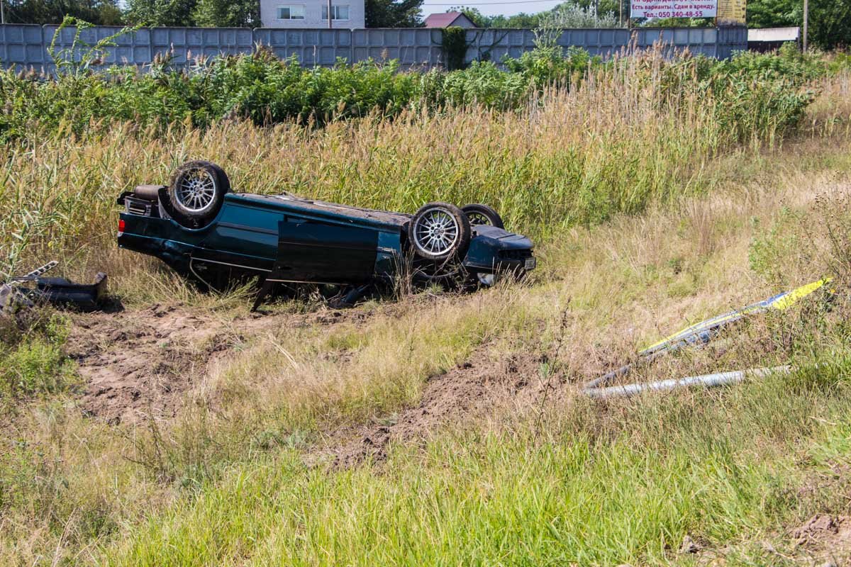 ДТП на Полтавском шоссе: BMW вылетел в кювет 1