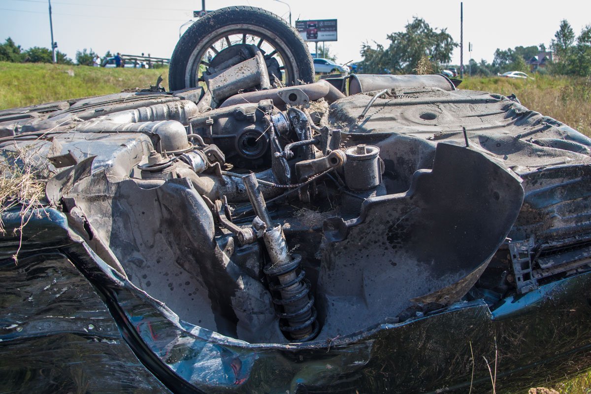 ДТП на Полтавском шоссе: BMW вылетел в кювет 2