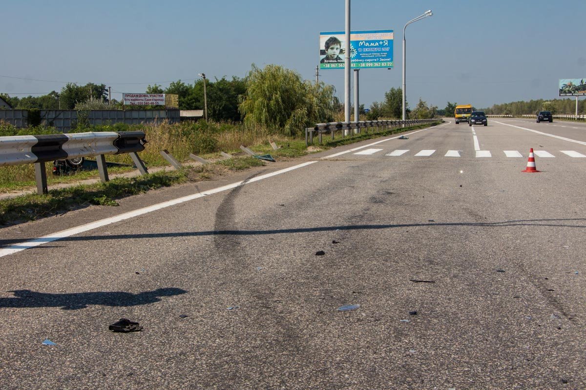 ДТП на Полтавском шоссе: BMW вылетел в кювет 4