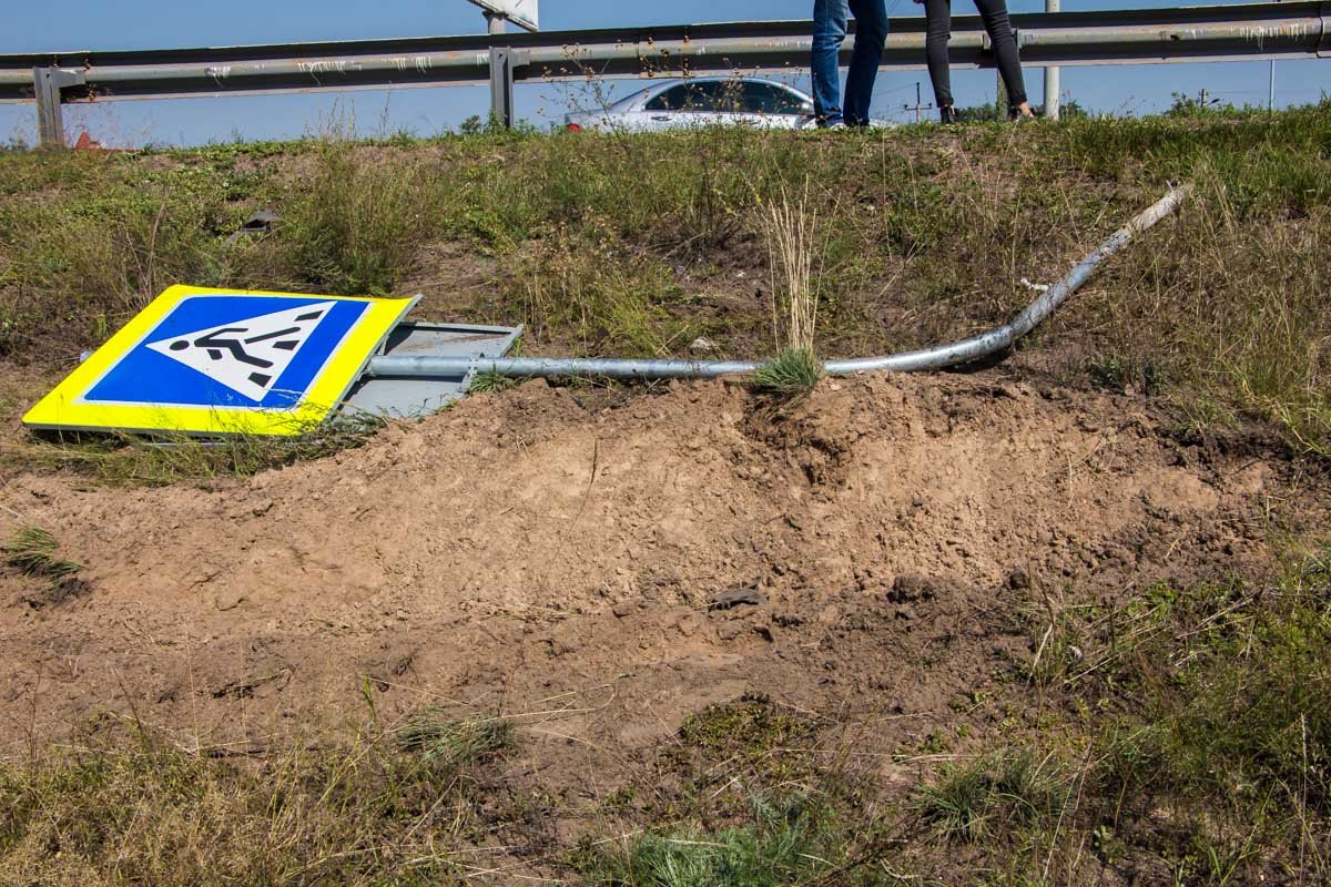 ДТП на Полтавском шоссе: BMW вылетел в кювет 5