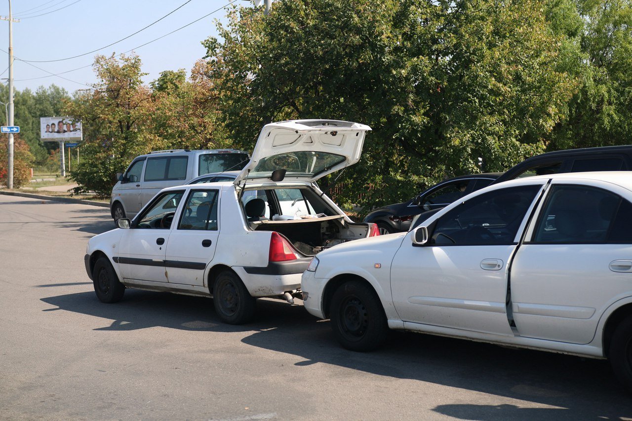 ДТП на Победе: столкнулись Nissan и Dacia 1