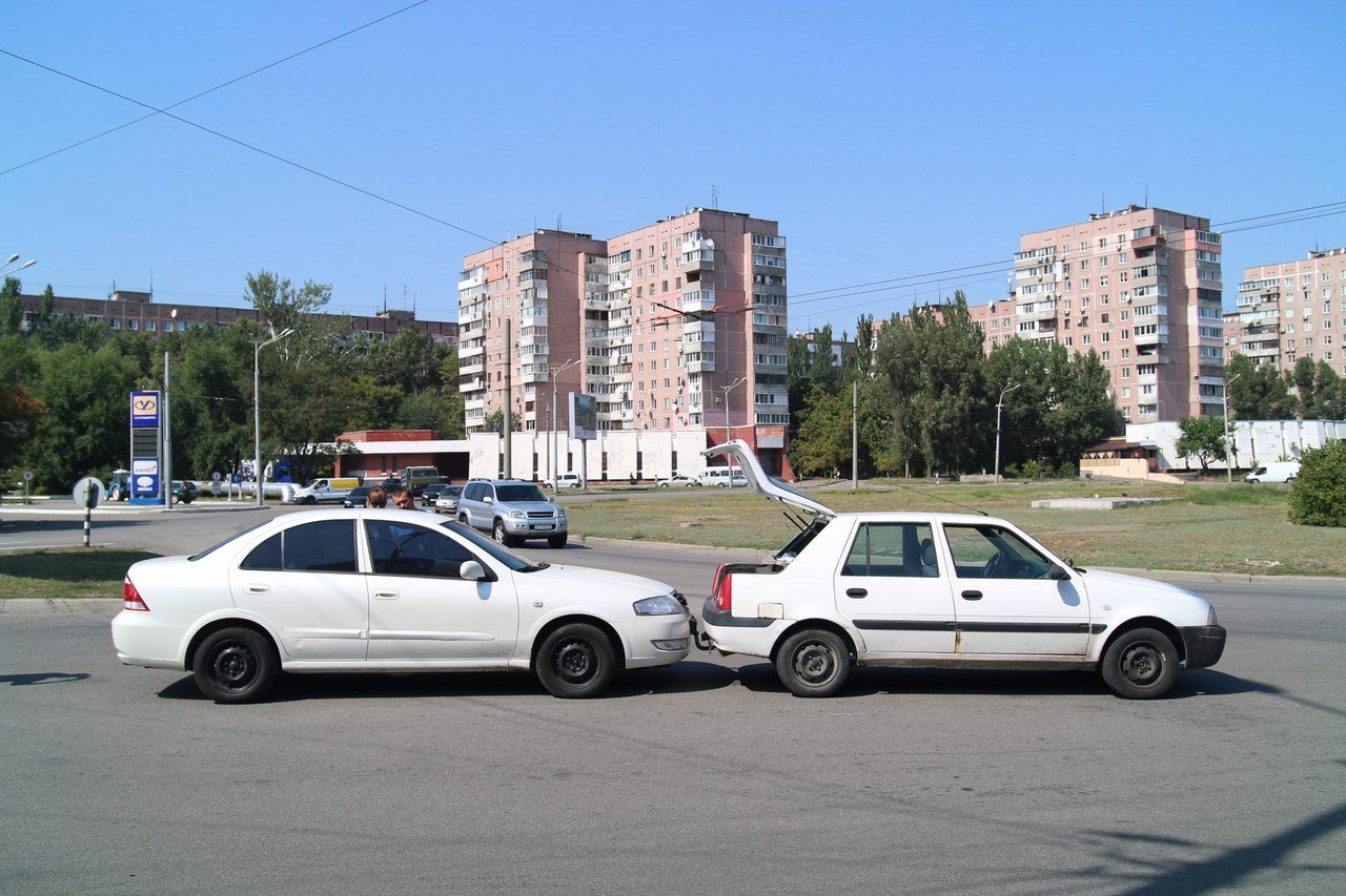 ДТП на Победе: столкнулись Nissan и Dacia 3