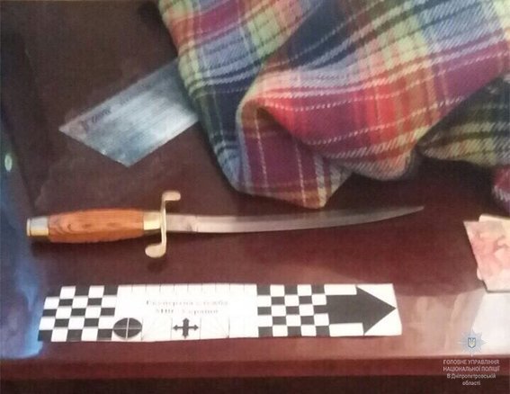 В Днепре мать несколько дней провела в квартире с убитым сыном 1