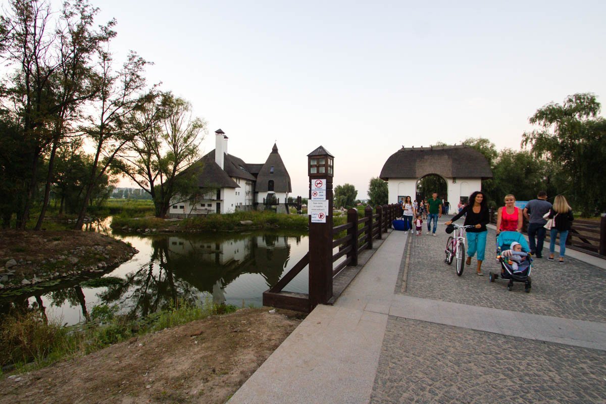 Как выглядит яхт-клуб и искусственная коса на Победе с высоты птичьего полета 1