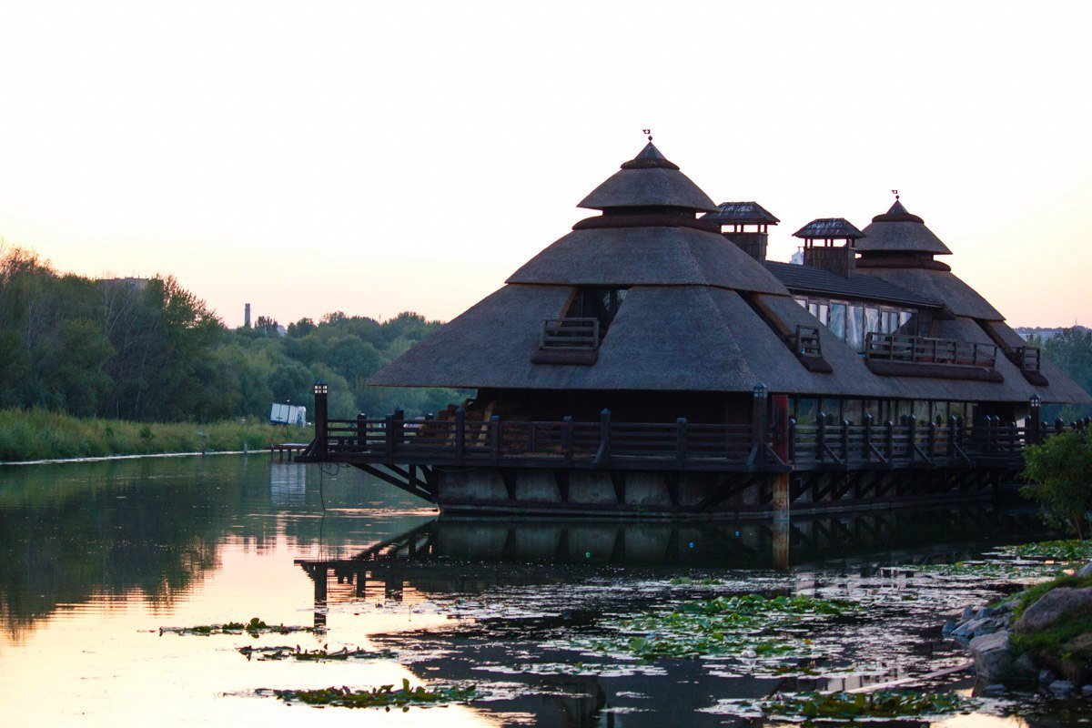 Как выглядит яхт-клуб и искусственная коса на Победе с высоты птичьего полета 5