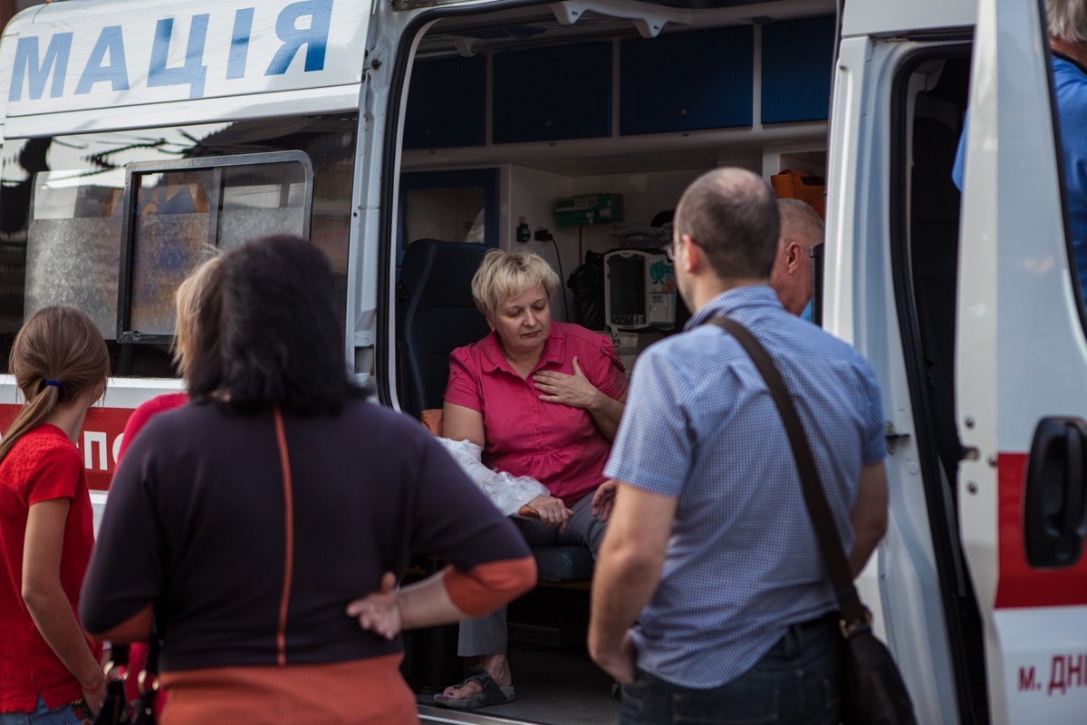 На проспекте Поля Kia вылетел на аллею и сбил женщину 5