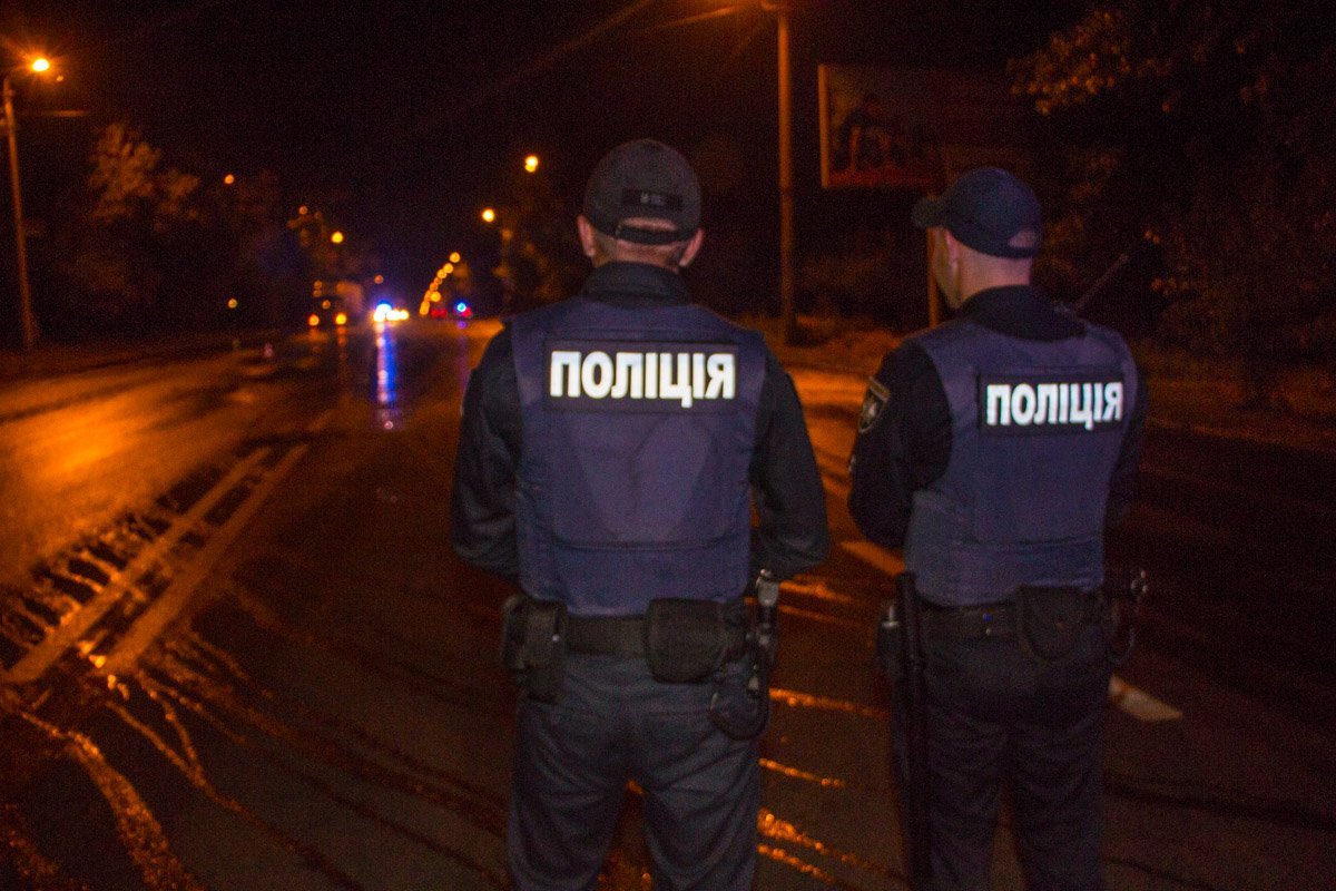 В Днепре фура наехала на открытый люк: из пробитого бензобака вылилось 300 литров топлива 1