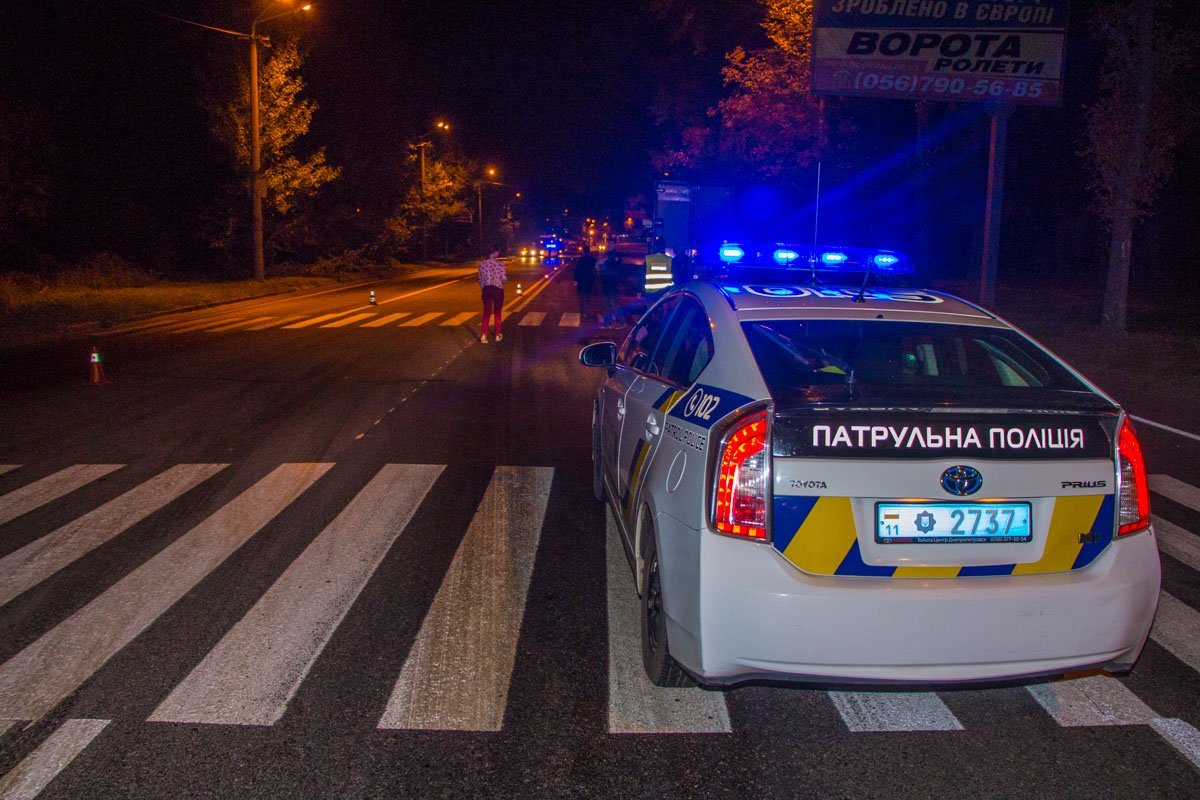 В Днепре фура наехала на открытый люк: из пробитого бензобака вылилось 300 литров топлива 3