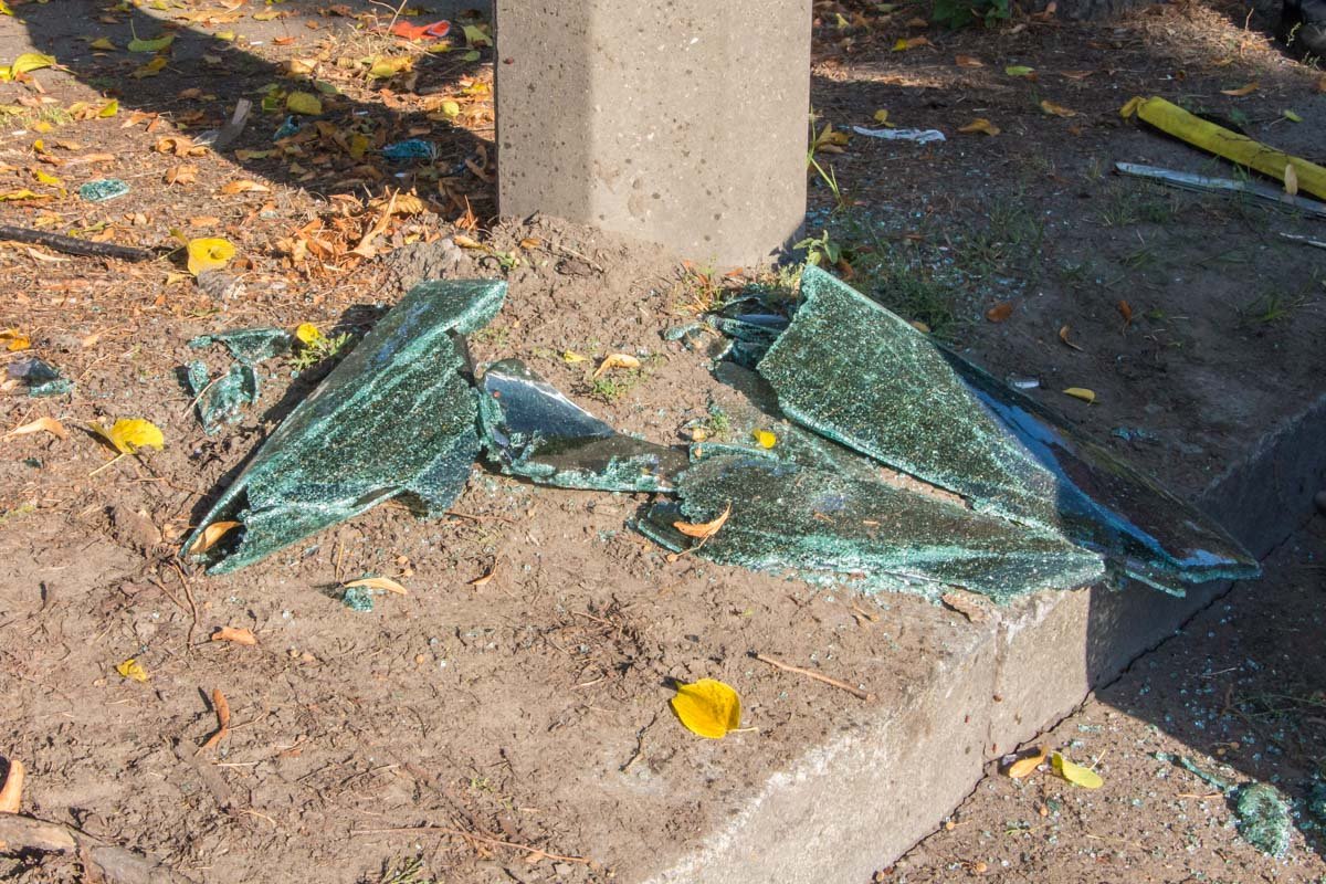 На набережной Honda врезалась в столб: есть пострадавший 3