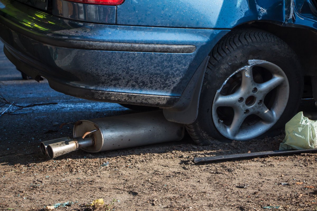 На набережной Honda врезалась в столб: есть пострадавший 6