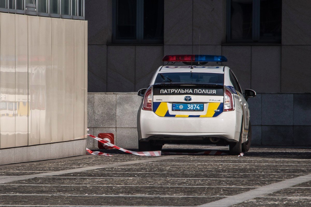 С "Башни" на Вернадского упала 16-летняя девушка 2