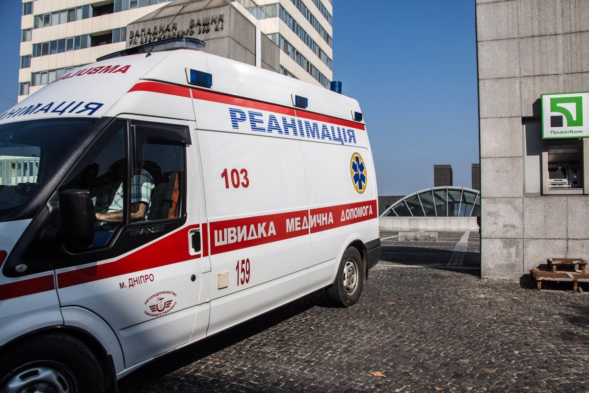 С "Башни" на Вернадского упала 16-летняя девушка 3