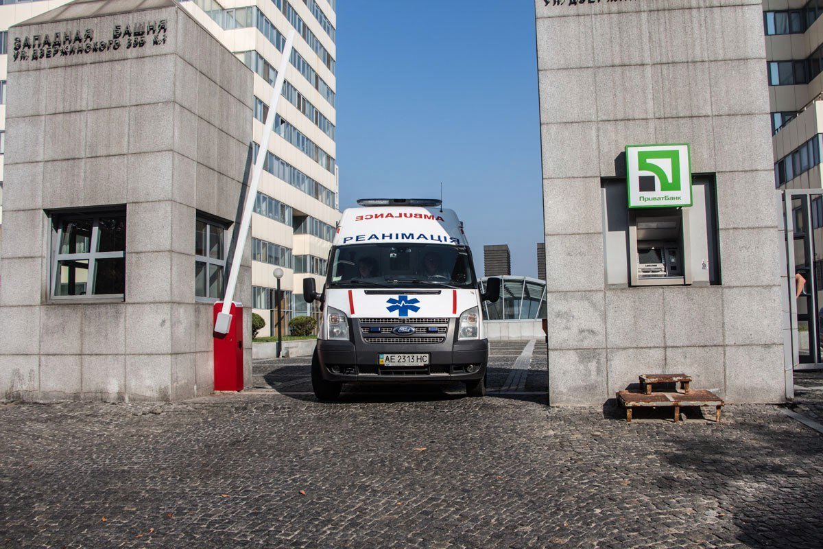 С "Башни" на Вернадского упала 16-летняя девушка 4