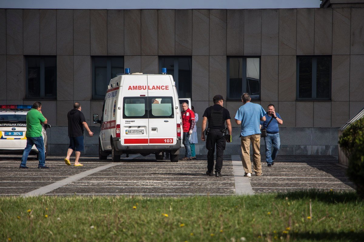 С "Башни" на Вернадского упала 16-летняя девушка 5