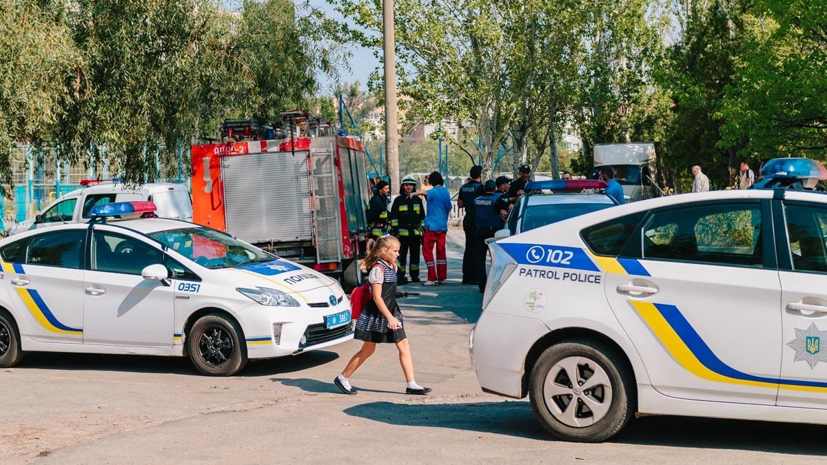 В Днепре "заминировали" школу №66: эвакуировали около 400 учеников 1