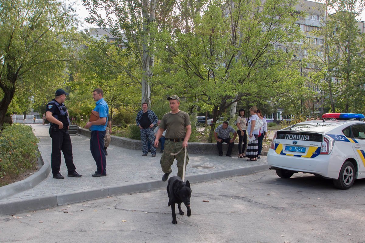 В Днепре "заминировали" школу №66: эвакуировали около 400 учеников 3
