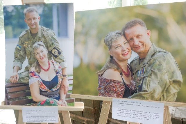 У ДніпроОДА презентували світлини закоханих АТОвців 2