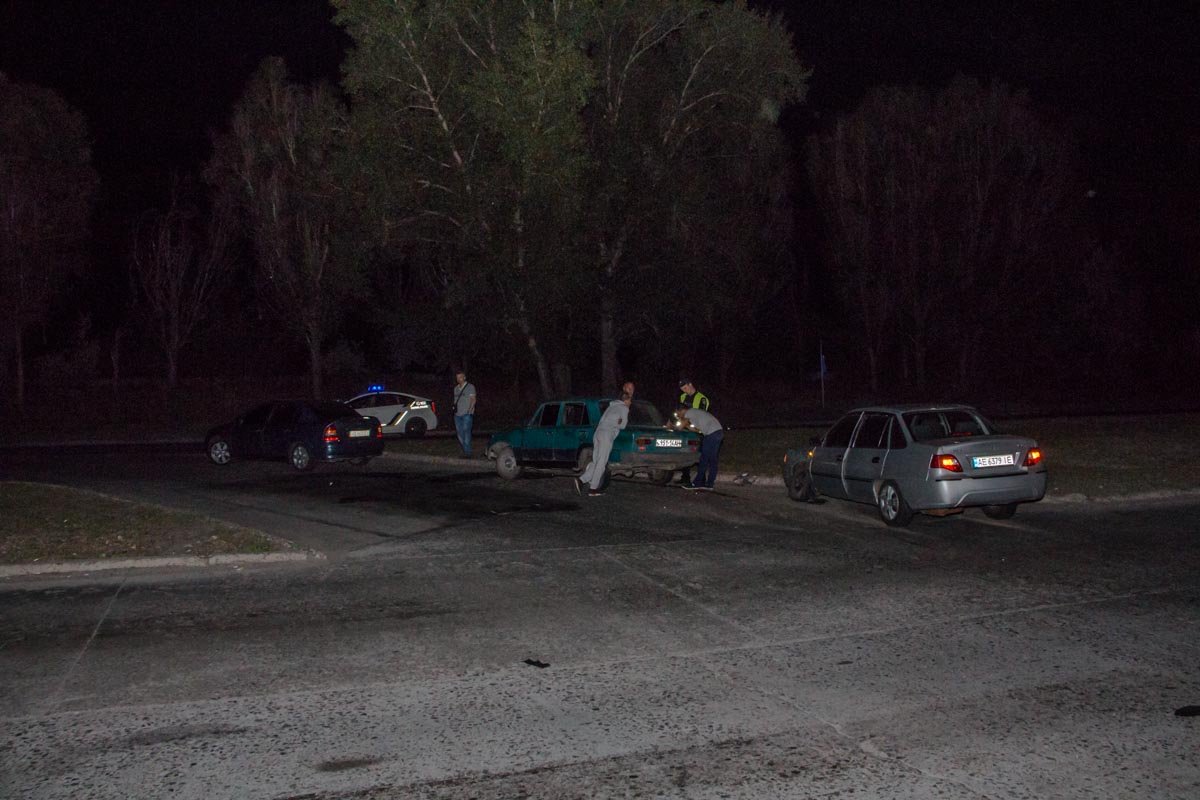 На Гаванской столкнулись ВАЗ и Daewoo Nexia: есть пострадавшие 1