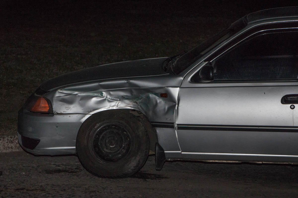 На Гаванской столкнулись ВАЗ и Daewoo Nexia: есть пострадавшие 4