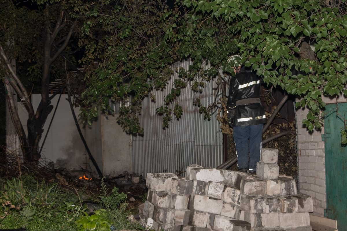 В Днепре ликвидировали пожар в гараже 5