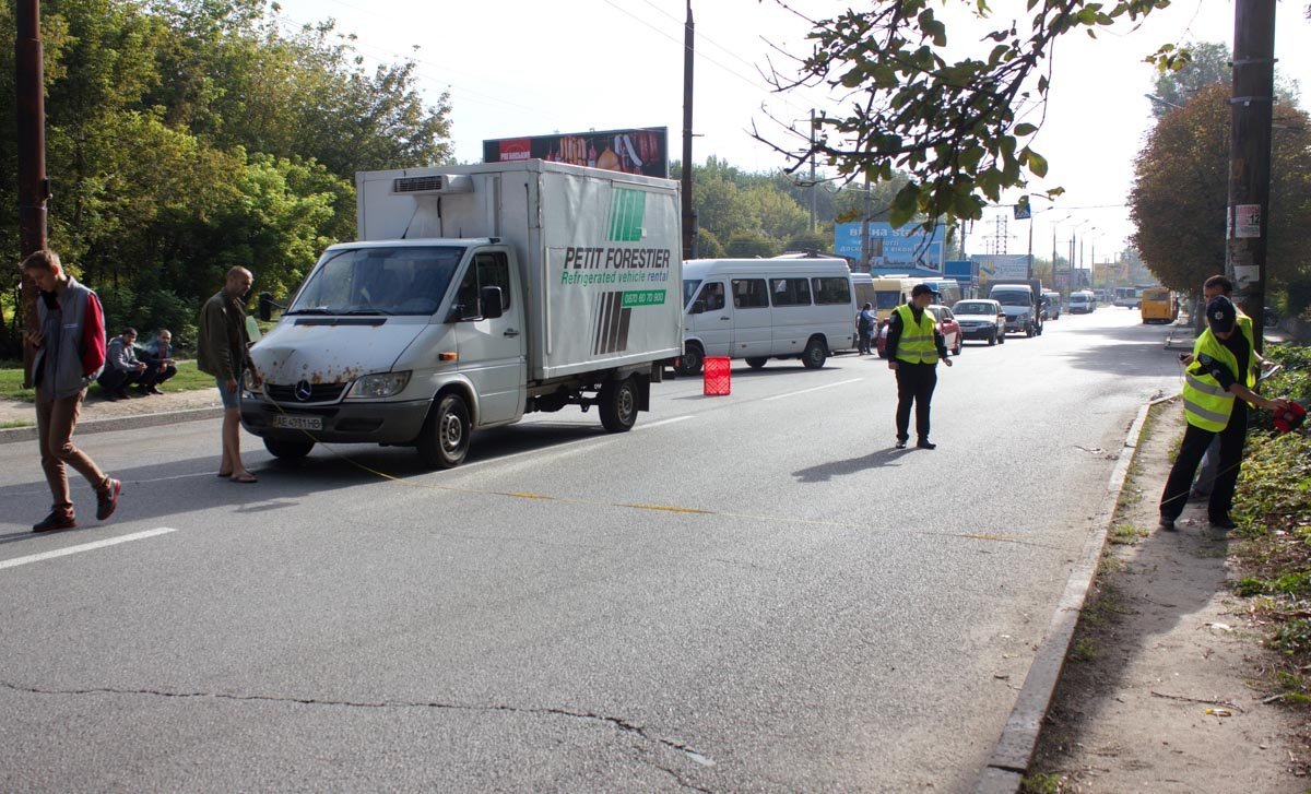 На Паникахи грузовик въехал в маршрутку: повреждены 4 машины 8