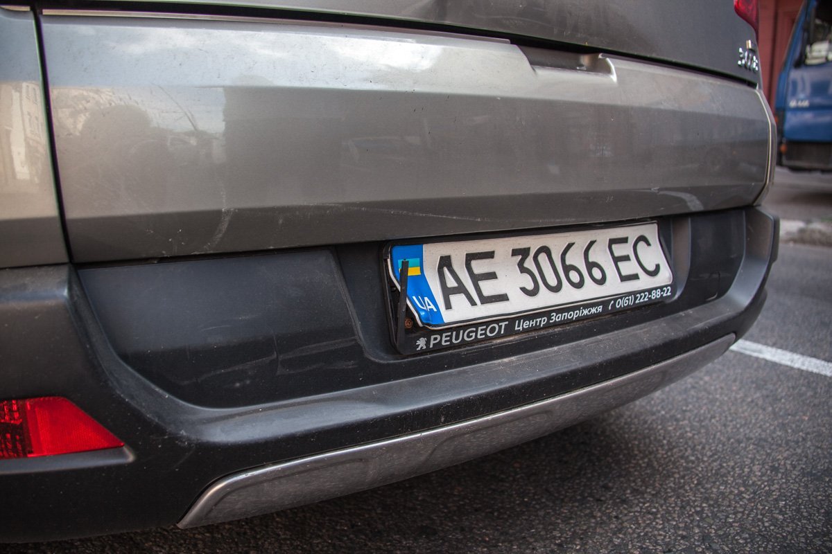 ДТП на Фабра: столкнулись Nissan и Peugeot 4