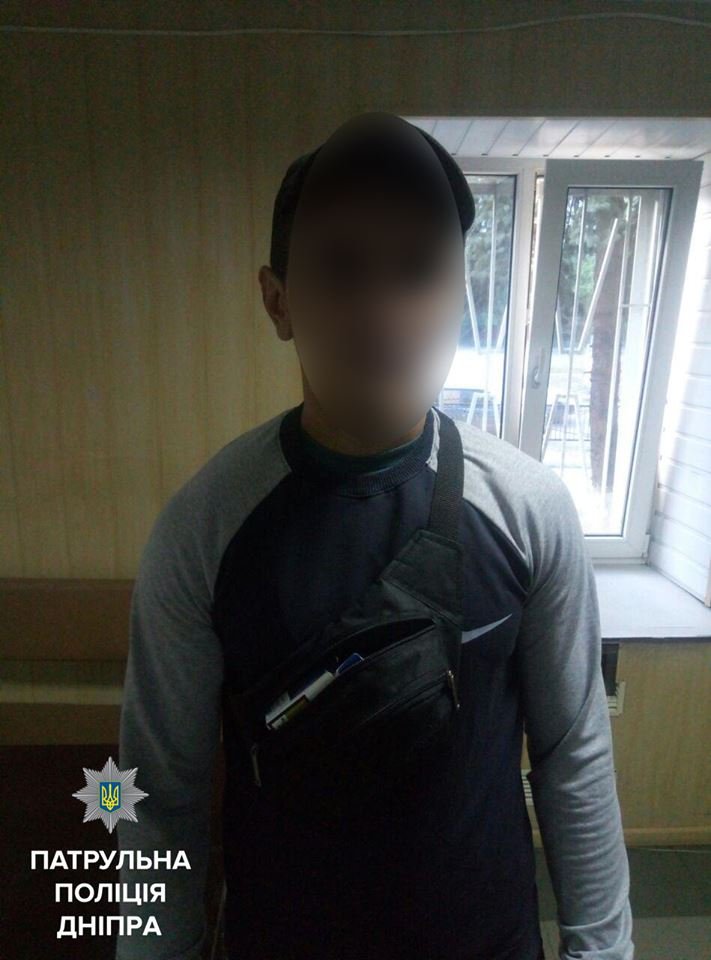 Патрульные Днепра спасли наркомана 1