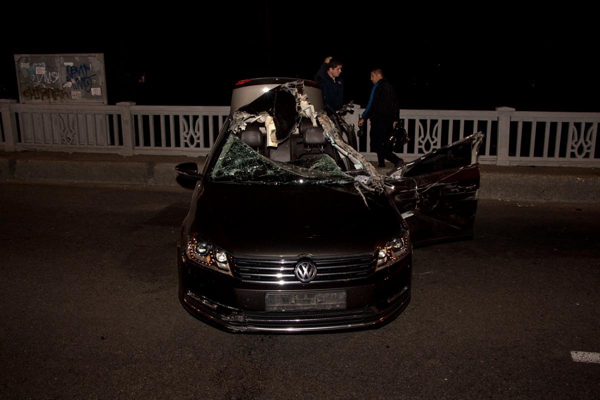 На Слобожанском проспекте столкнулись грузовик и Volkswagen: есть пострадавший 4